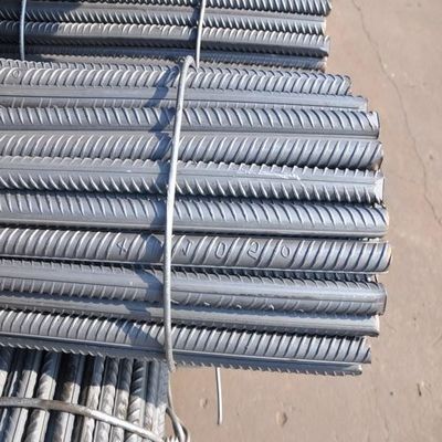 HRB400 HRB500 Rebar de grado con servicio de procesamiento de perforación a un precio asequible