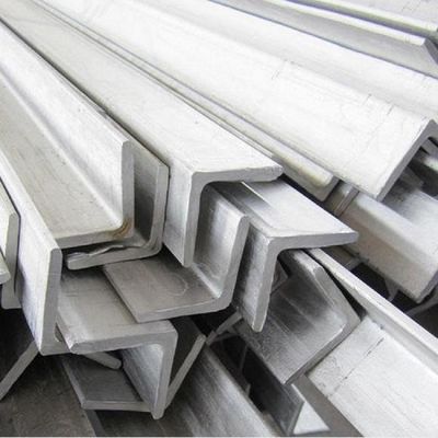 Ángulo de acero de 2 mm x 2 mm en el grado S235JR-S335JR para servicios de flexión a un precio asequible