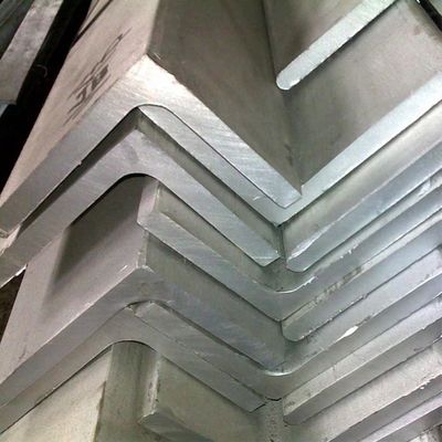 Barras de ángulo de acero galvanizado para construcciones Tolerancia ± 1% Venta directa garantizada